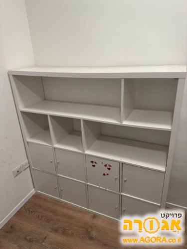 ארונית ספרים