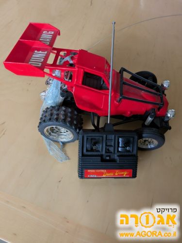 מכונית עם שלט