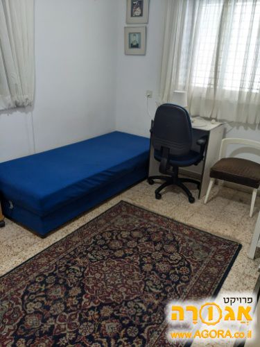 ספה עם ארגז מתרומם