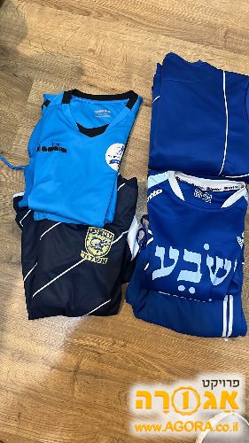 חליפות כדורגל ארוכות וקצרות