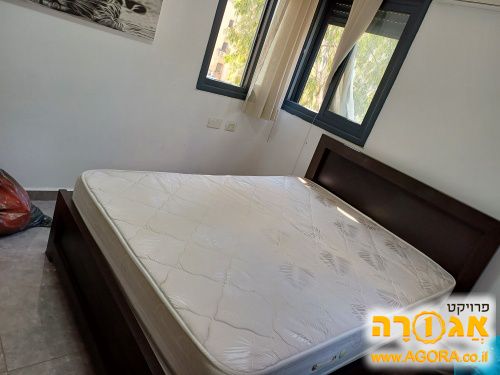 מיטה זוגית + מזרן 1.60