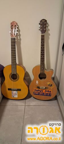 2 גיטרות ומעמד