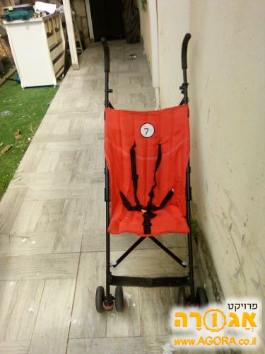 עגלת טיולון אדומה