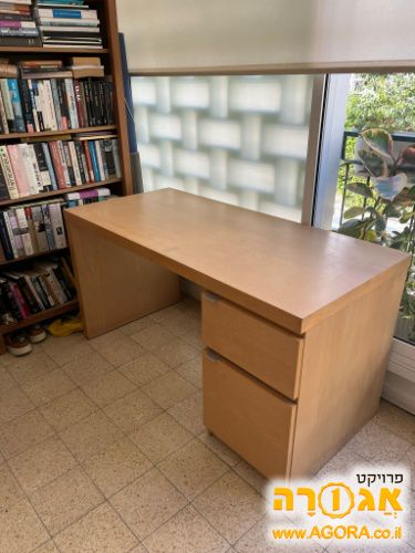 שולחן כתיבה Malm (איקאה)