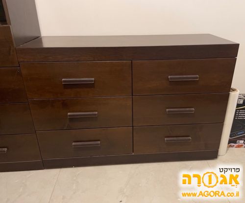 שידת מגירות רחבה
