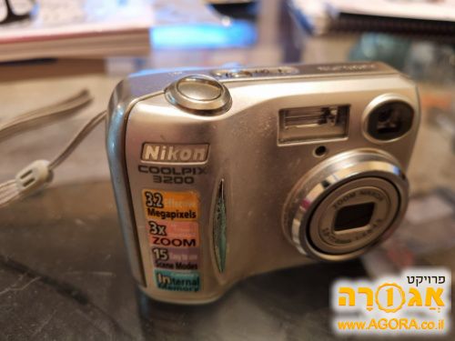 מצלמה קומפקטית Nikon