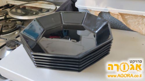 צלחות עמוקות שחורות