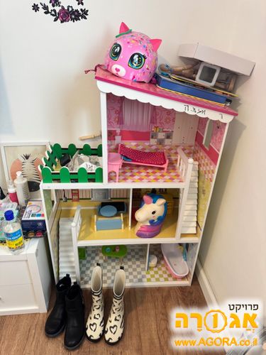 בית בובות מעץ