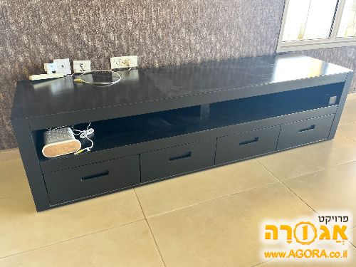 מזנון טלוויזיה גדול