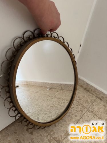מראה בינונית וינטאז' לתלייה על קיר