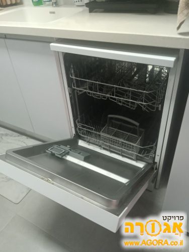 מדיח כלים עובד של מידאה