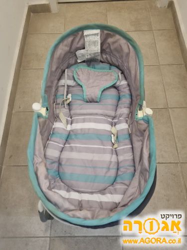 עריסת תינוק מתנדנדת