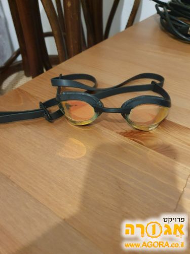 משקפת שחיה