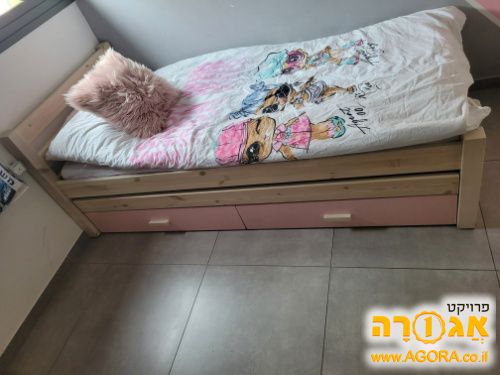 מיטת ילדים נפתחת עם מגירות אחסון