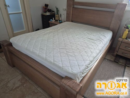 מיטה זוגית עם ארון מצעים ומזרן + 2 שידות
