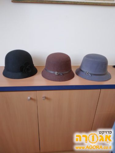 כובעים