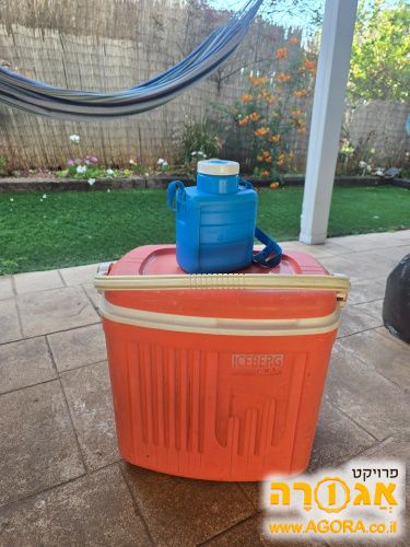 צידנית קשיחה וממיה שומרת קור