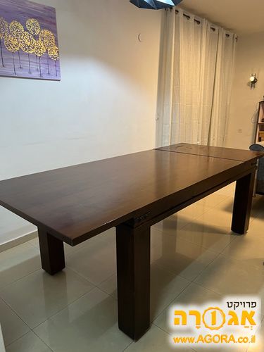 שולחן עץ נפתח