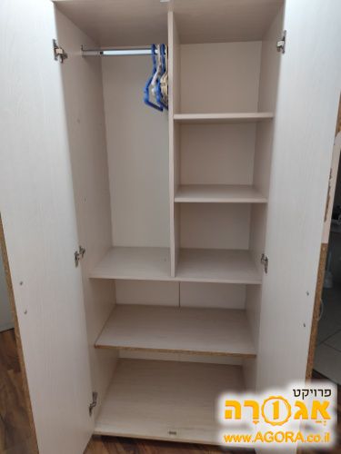 ארון בגדים קטן