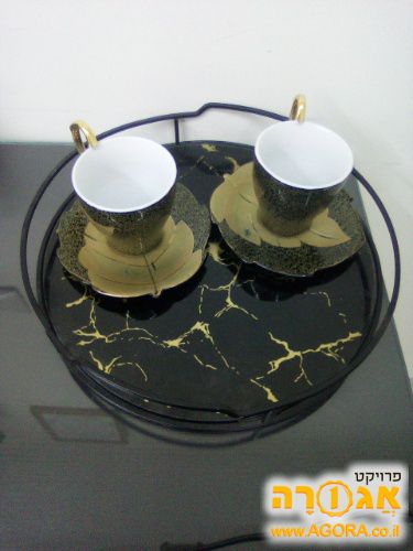 מגש עם כוסות לתה