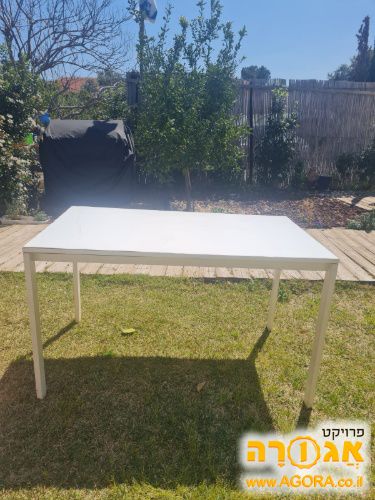 שולחן איקאה