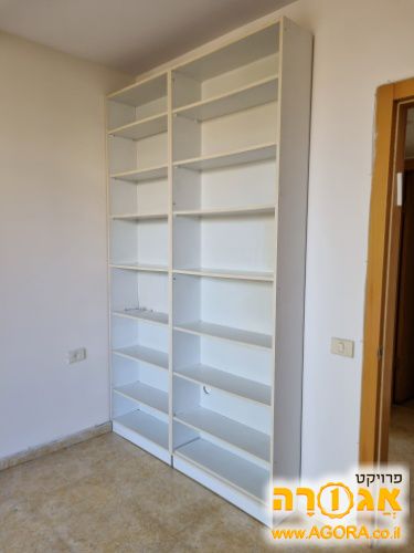 ארון ספרים