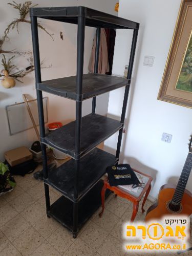 כוננית פלסטיק של כתר מתפרקת