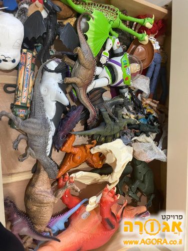 בובות דינוזאורים וצעצוע של סיפור