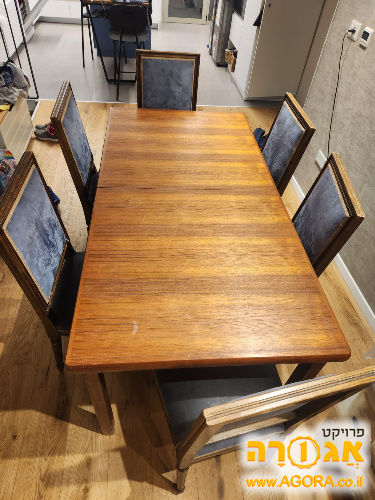 שולחן וכסאות