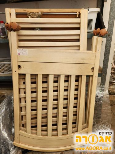 מיטת תינוק מעץ