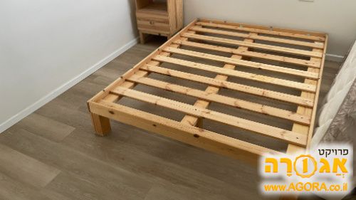 בסיס מיטה זוגית מעץ עם מסגרת
