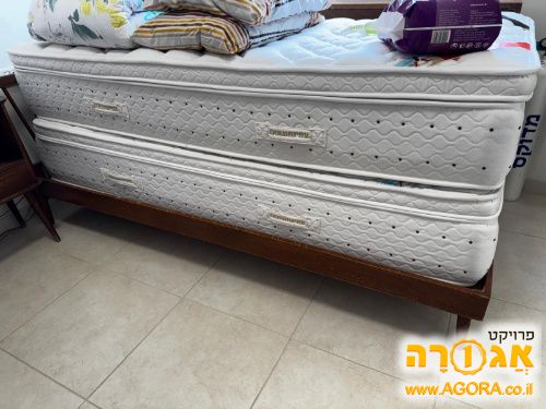2 מזרונים במצב חדש + בסיסי מיטה