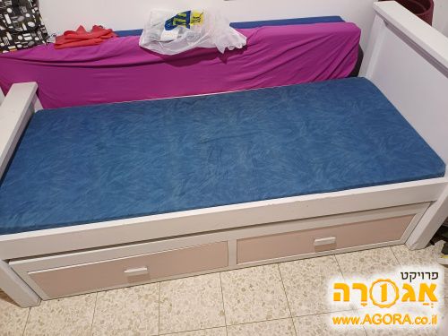 מיטת עץ יחיד+מיטת חבר