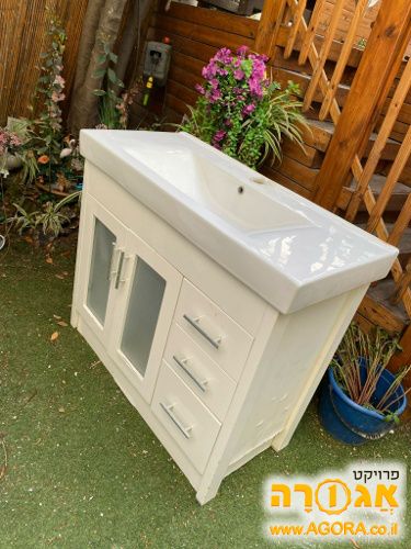 ארון אמבטיה לבן