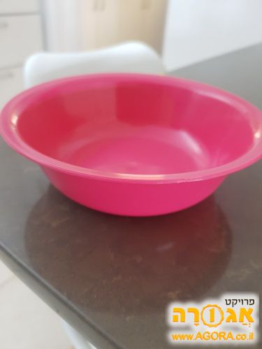 קערה קטנה מפלסטיק בצבע ורוד