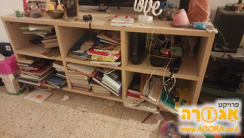 מזנון עם גלגלים