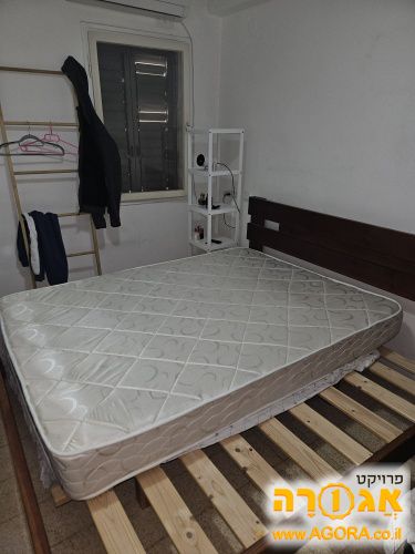 מזרן זוגי במצב מצויין עם המגן מזרן