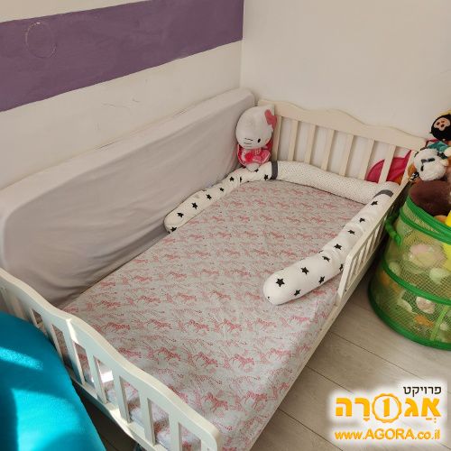 מיטת מעבר כמו חדשה. עם 2 מזרנים ומצעים