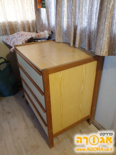 שידת מגירות מעץ מלא