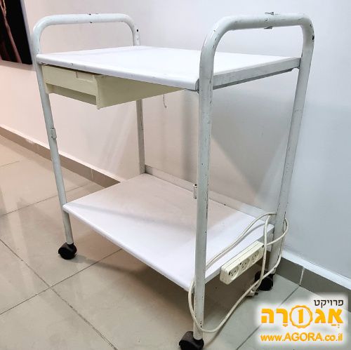 יחידת מדפים ניידת עם חיבור חשמל