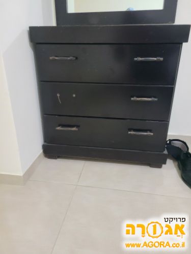 ארונית שחורה