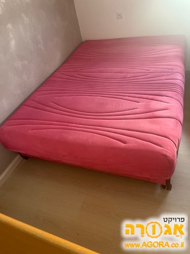 מיטה זוגית עם ארגז מצעים
