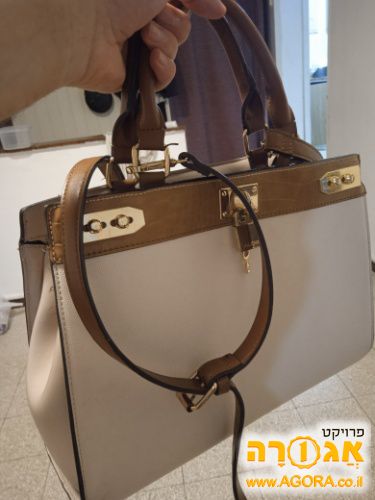 תיק בצבע קרם