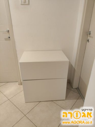 שידה לבנה בסטה של איקאה לפינוי מהיר