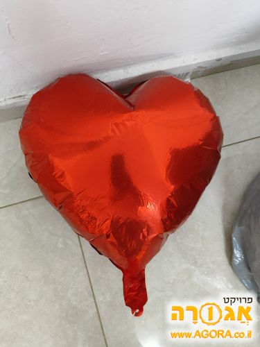 בלונים לבבות אדומים