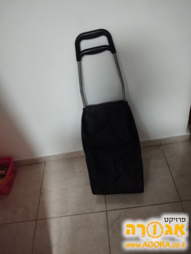 עגלה שחורה לקניות