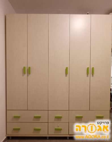 ארון 5 דלתות במצב מצויין. נקנה בעצמלה