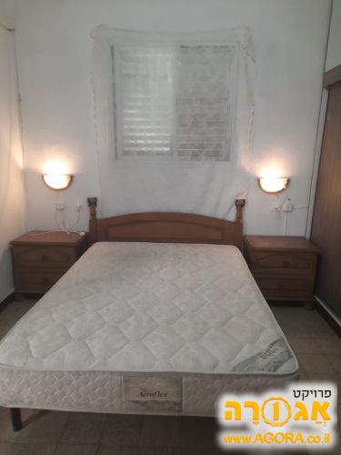 מיטה זוגית + מזרון + 2 שידות