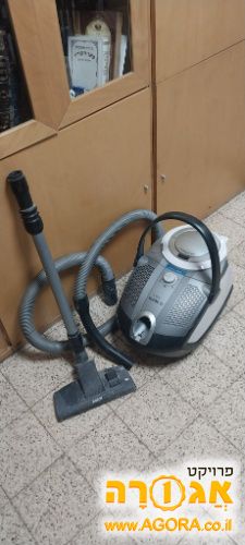 שואב אבק ישן אבל במצב מצויין