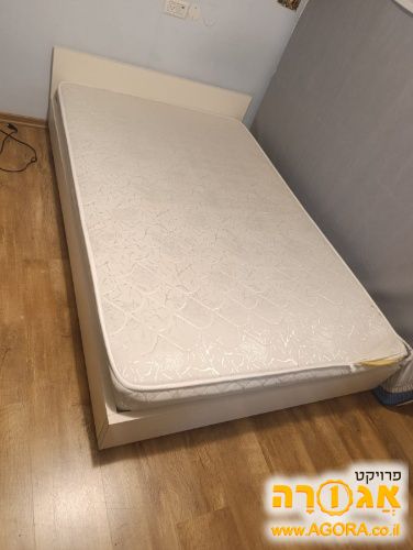 בסיס מיטה ומזרון קפיצים